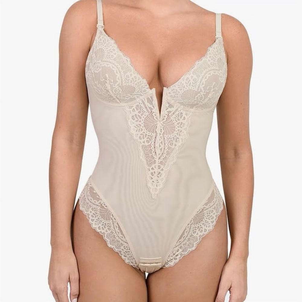 Luxurious Cream Lace Chemise